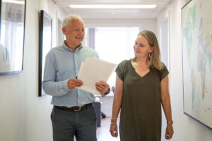 Freddy Munk Larsen and Carina Tranum walking down the hallway, discussing a meeting at ProAssign.